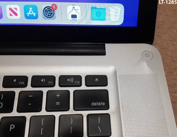 (LT-1285) MacBook Pro A1286 (9,1) / 15.4 in. / Intel i7 / 16GB RAM / 480GB SSD (IMPERFECT) - Image 8