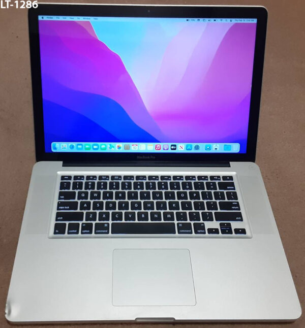 (LT-1286)-MacBook Pro A1286 (9,1) / 15.4 in. / Intel i7 / 8GB RAM / 750GB HDD (IMPERFECT)